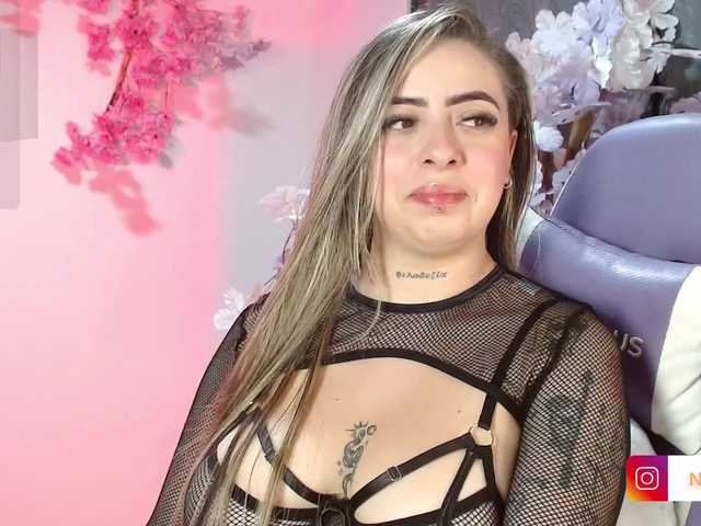 NaomiFox1 live cam profile