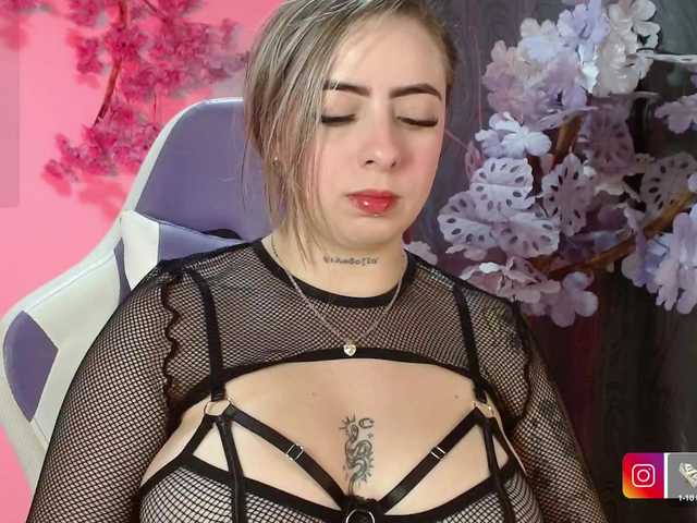 NaomiFox1 live cam profile