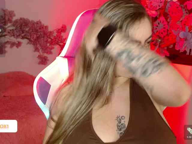 NaomiFox1 webcam
