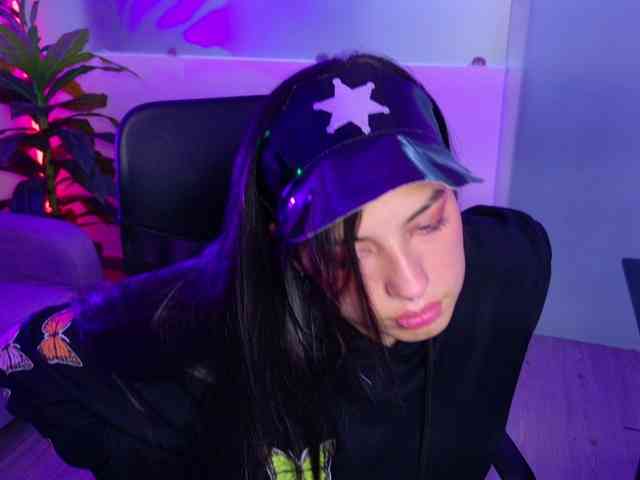 VileettaMiller webcam