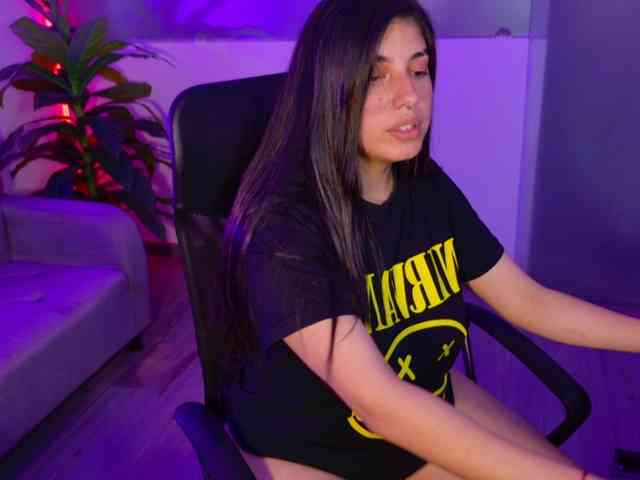 VileettaMiller webcam