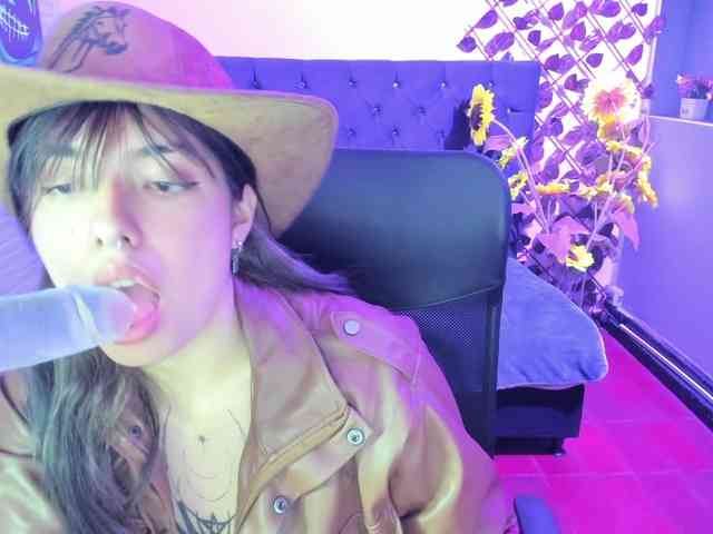 VileettaMiller webcam