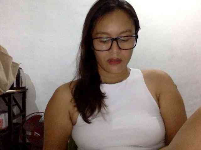 Emerald8585 webcam