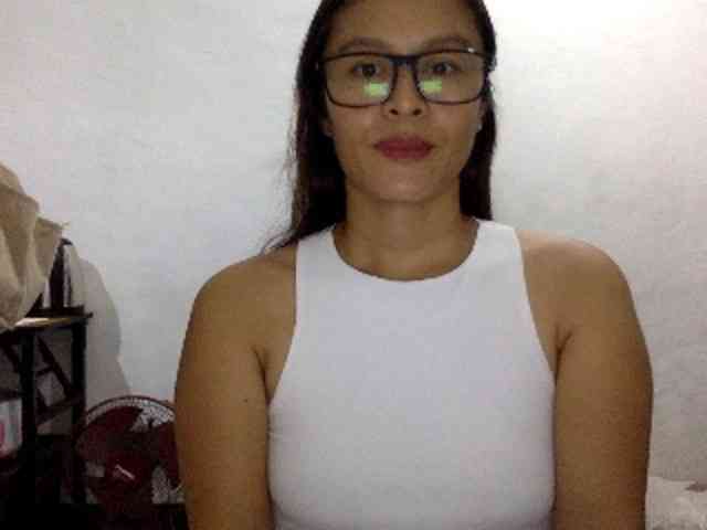 Emerald8585 webcam