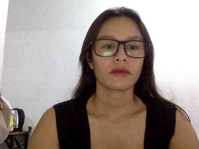 Emerald8585 webcam