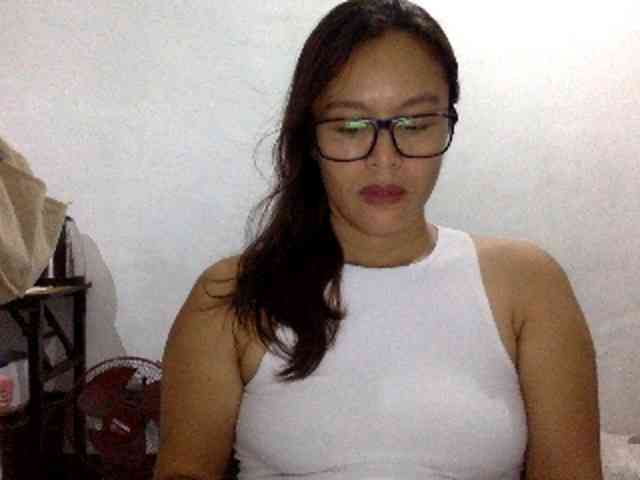 Emerald8585 webcam