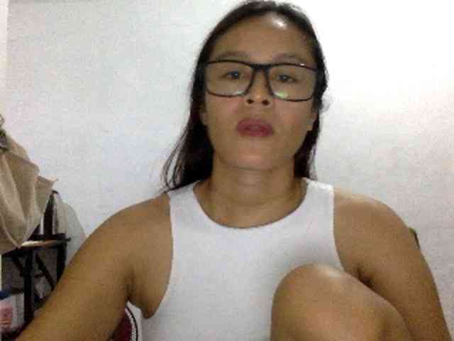 Emerald8585 webcam