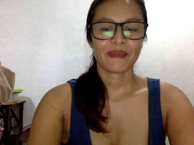 Emerald8585 webcam