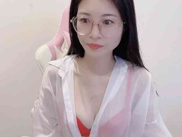 LylySweet18 webcam