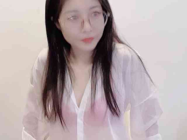 LylySweet18 webcam