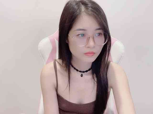 LylySweet18 webcam