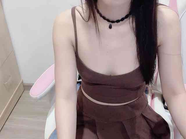LylySweet18 webcam