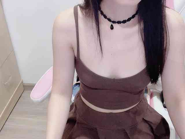 LylySweet18 webcam