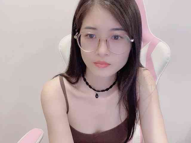 LylySweet18 webcam