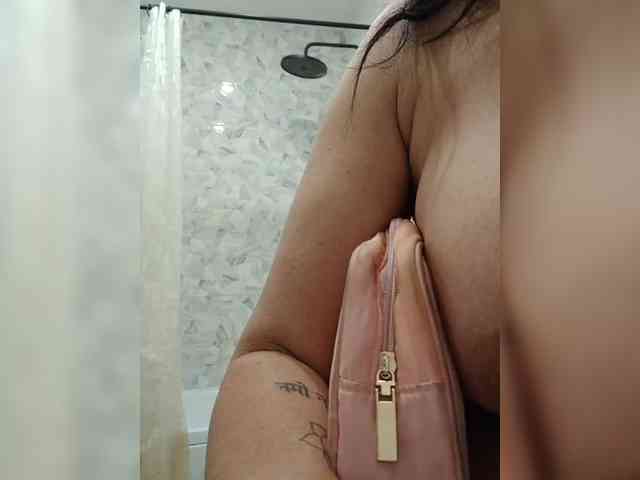 Lakomka099 webcam