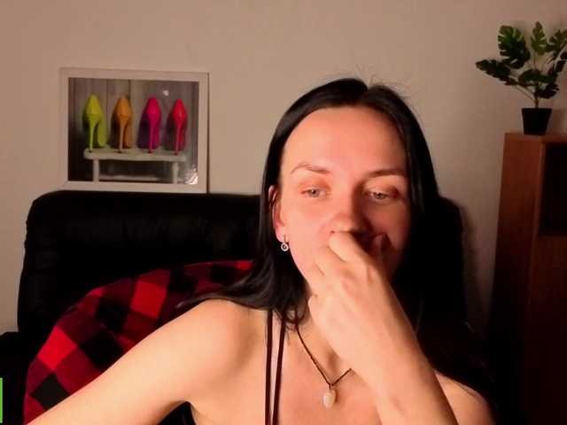 Annakillkiss's BongaCams show and profile