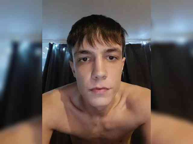 dinnerwarevit Live Webcam on BongaCams
