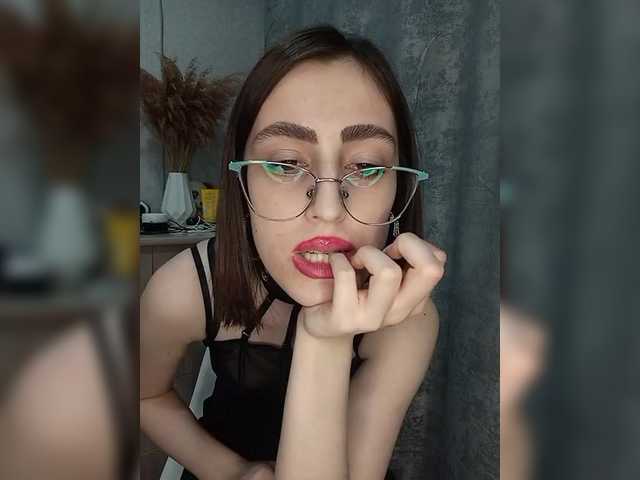 kiska-kira's BongaCams show and profile