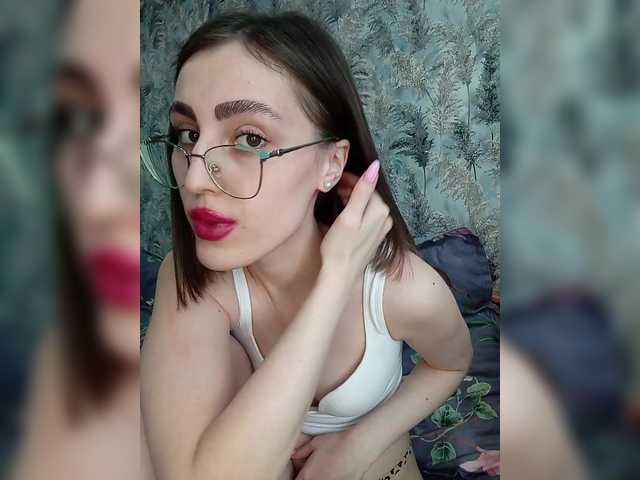 kiska-kira's BongaCams show and profile