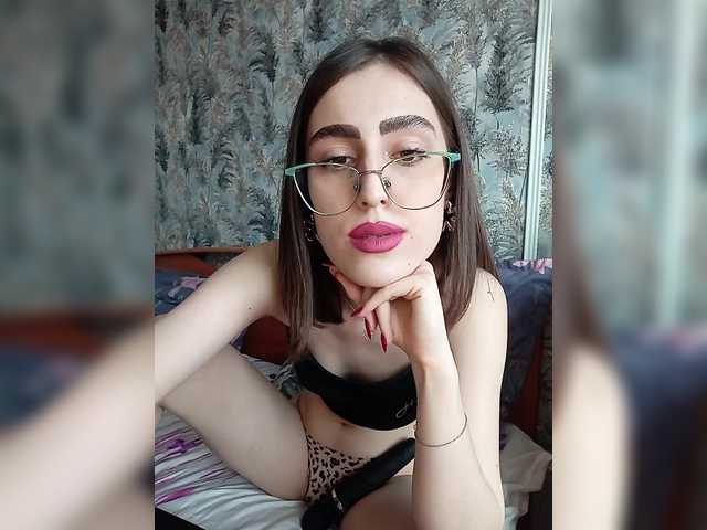 kiska-kira's BongaCams show and profile