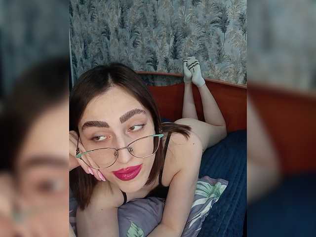 kiska-kira's BongaCams show and profile