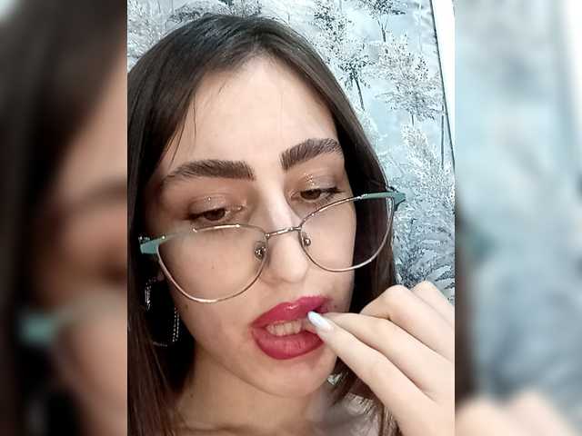 kiska-kira's BongaCams show and profile