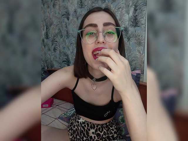 kiska-kira's BongaCams show and profile