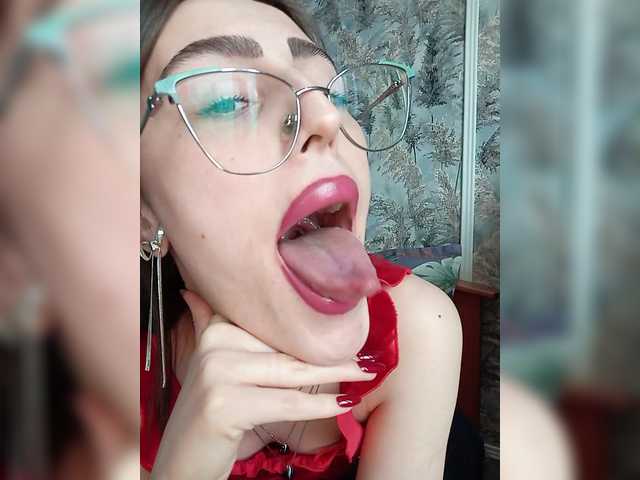 kiska-kira's BongaCams show and profile