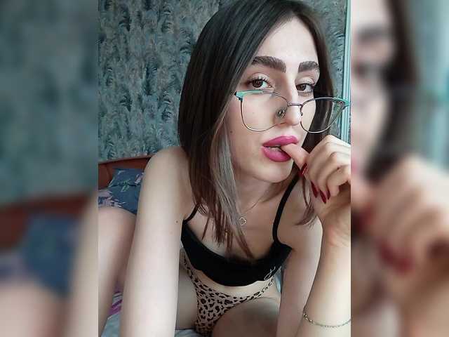 kiska-kira's BongaCams show and profile