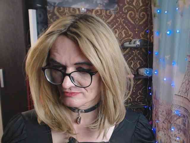 Iris-blueflower Live Webcam on BongaCams