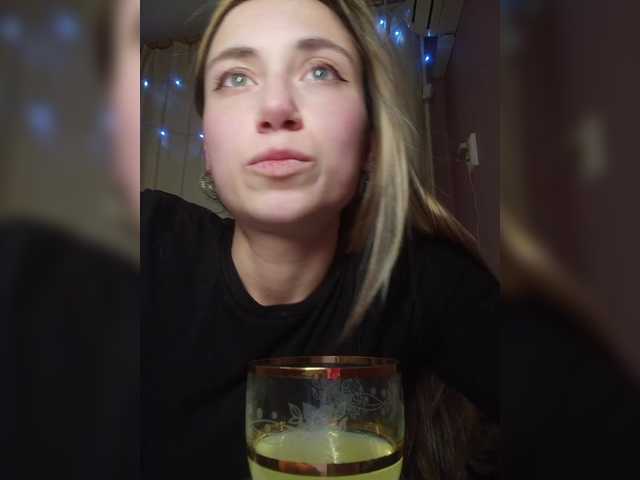 SurfinBird's BongaCams show and profile