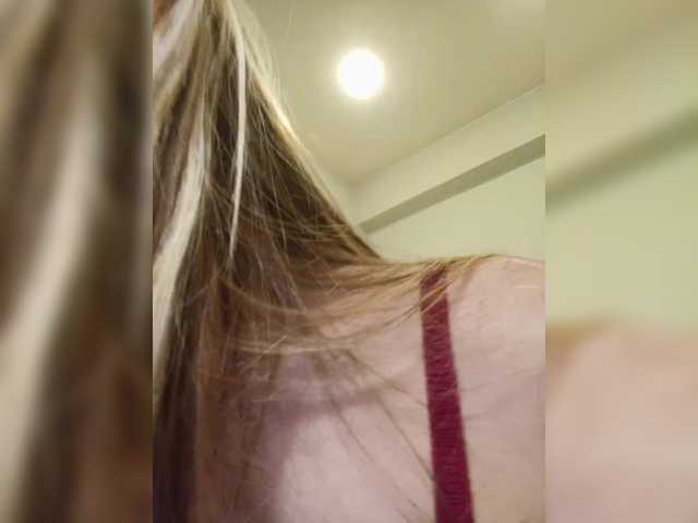 SurfinBird's BongaCams show and profile