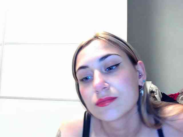 MilkyGirl webcam