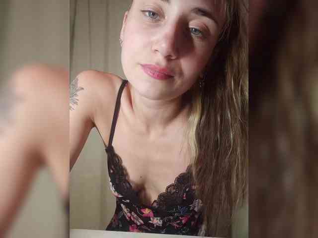 MilkyGirl webcam