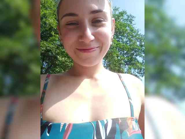 MilkyGirl webcam