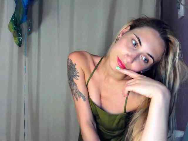 MilkyGirl webcam