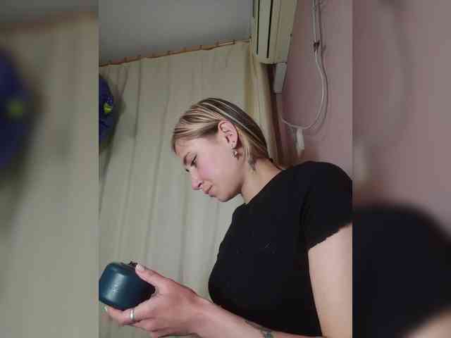 MilkyGirl webcam