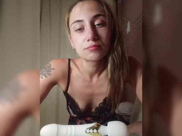MilkyGirl webcam