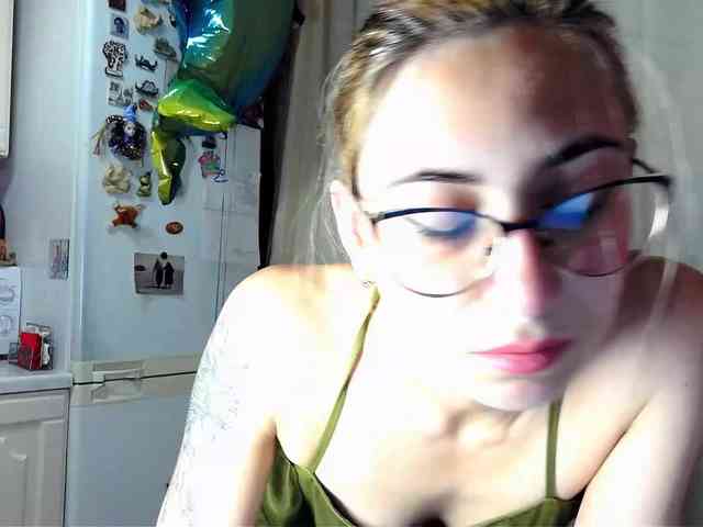 MilkyGirl webcam