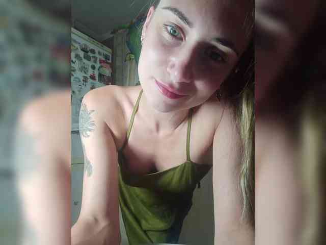 MilkyGirl webcam