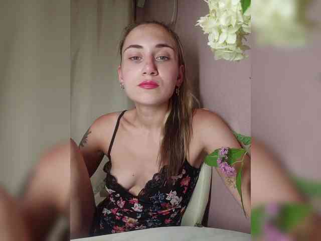 MilkyGirl webcam