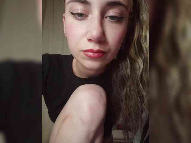 MilkyGirl webcam