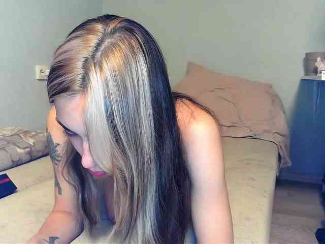 MilkyGirl webcam