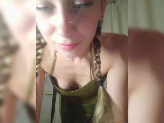 MilkyGirl webcam