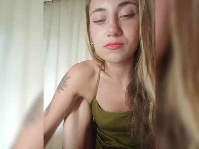 MilkyGirl webcam