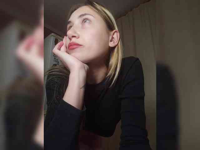 MilkyGirl webcam