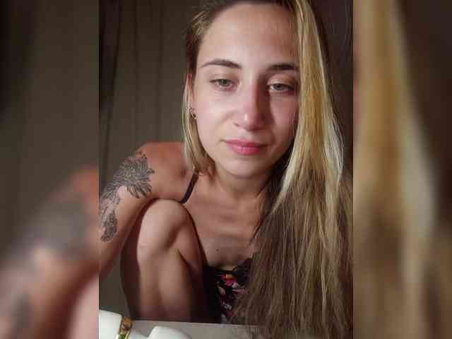 MilkyGirl webcam