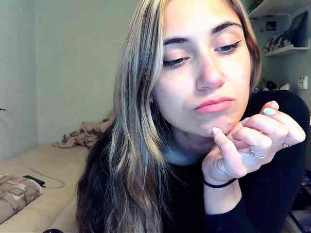 MilkyGirl webcam