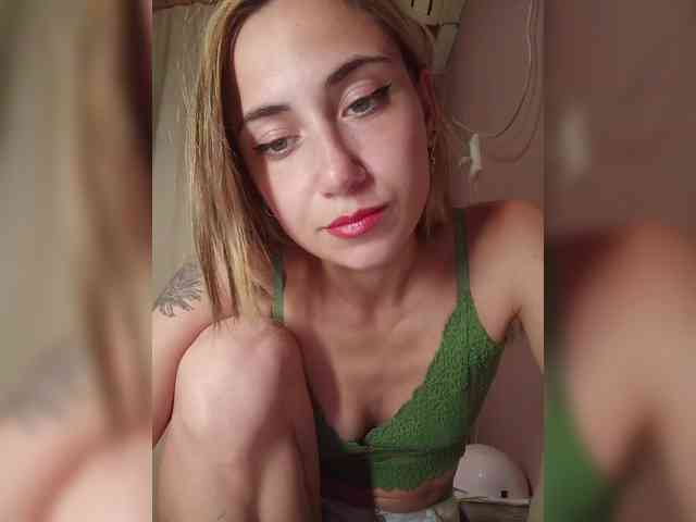 MilkyGirl webcam