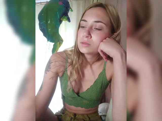 MilkyGirl webcam